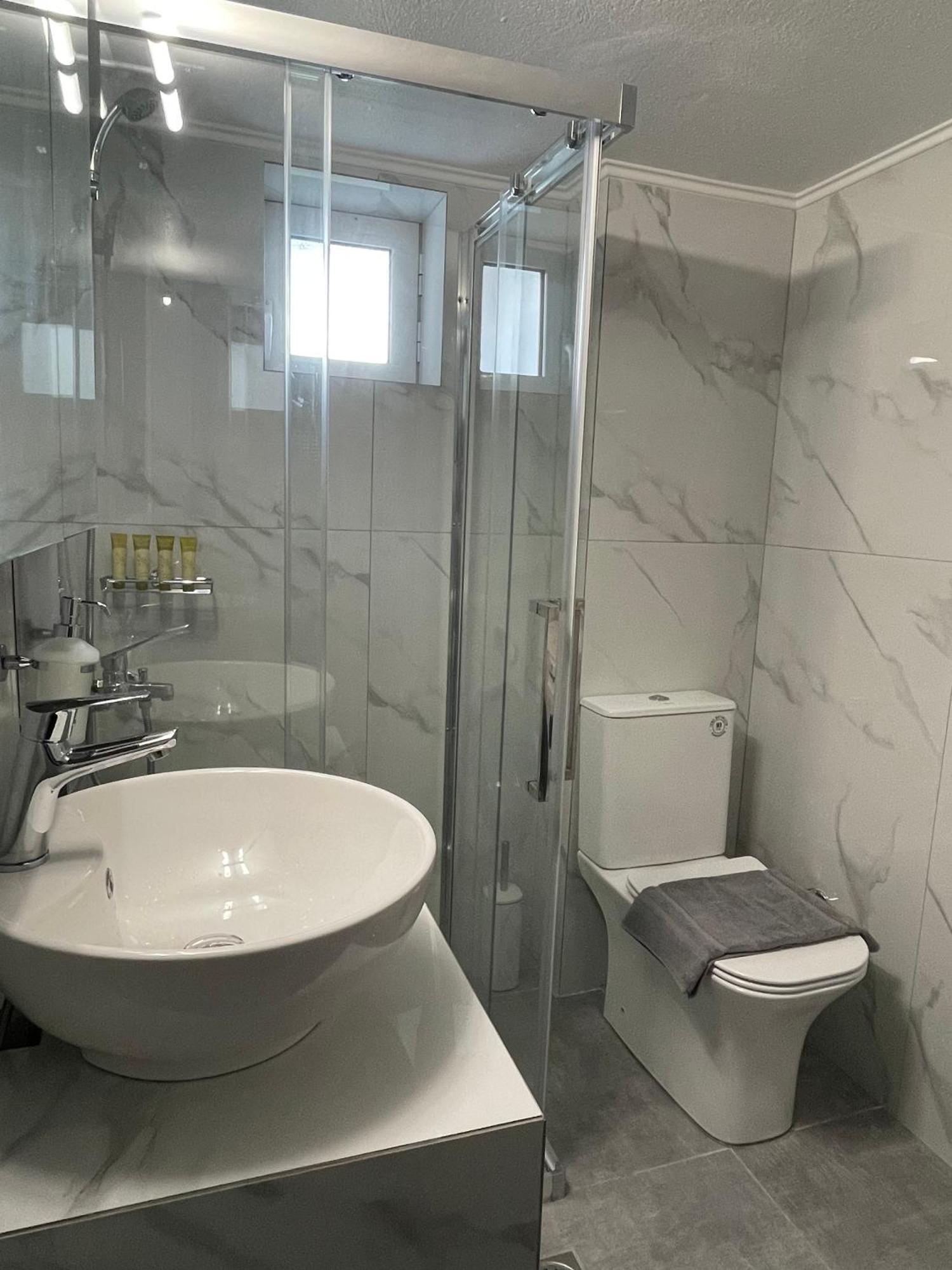 Dt Luxury Apartment Néa Péramos Bagian luar foto