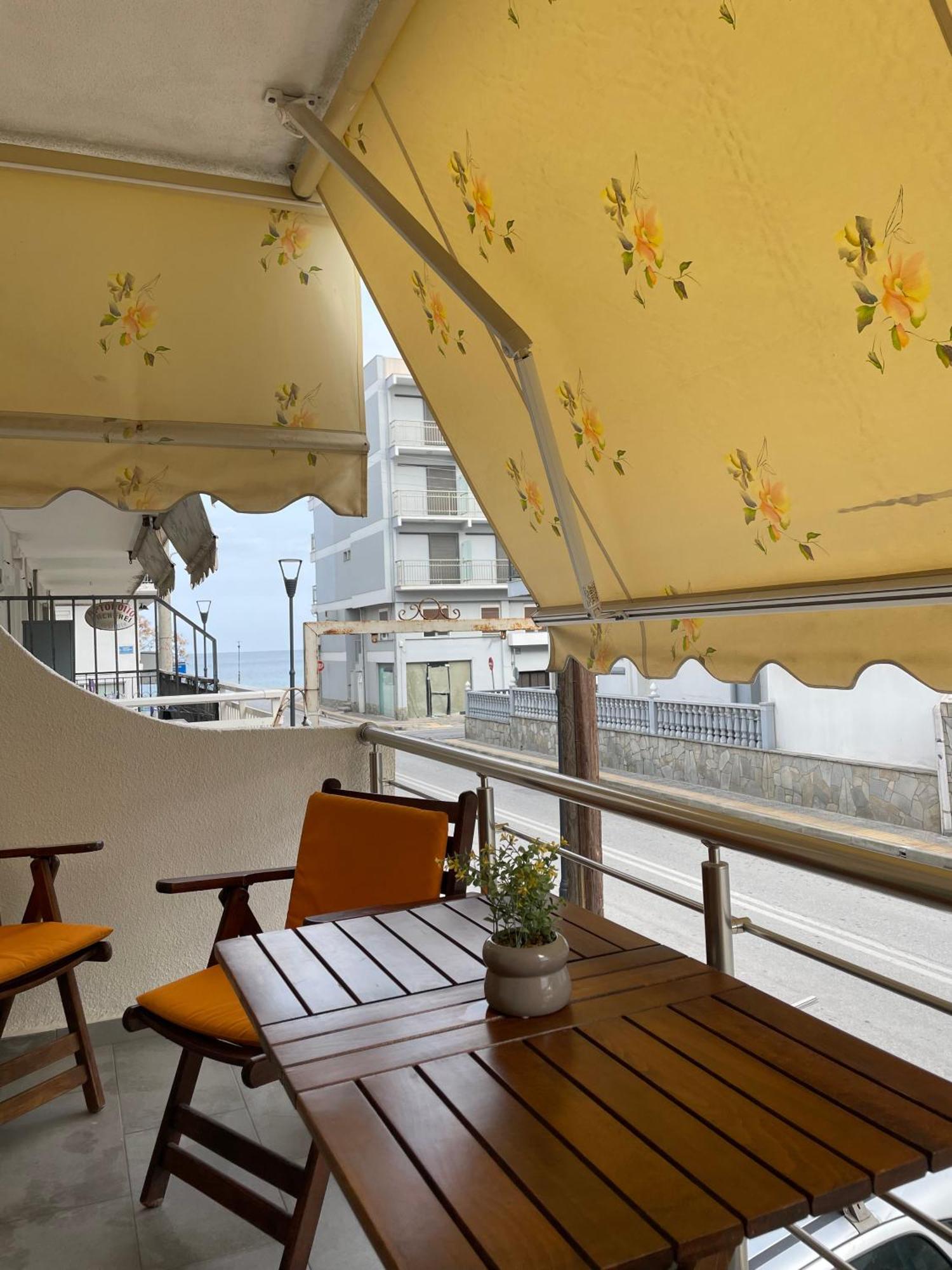 Dt Luxury Apartment Néa Péramos Bagian luar foto