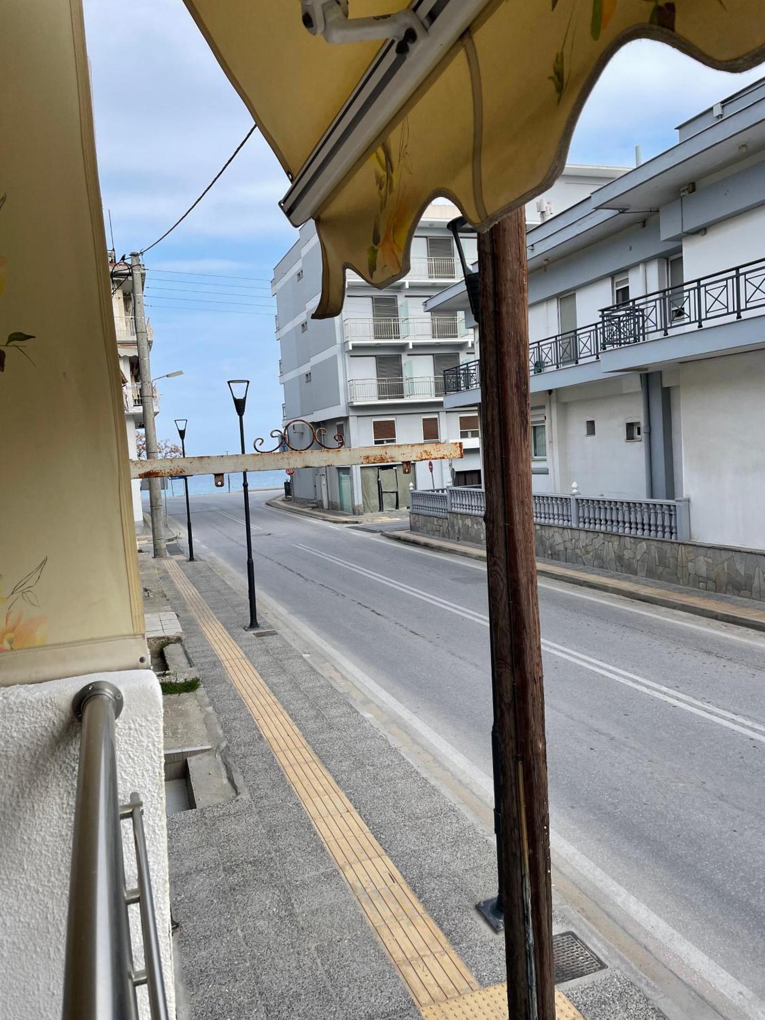 Dt Luxury Apartment Néa Péramos Bagian luar foto